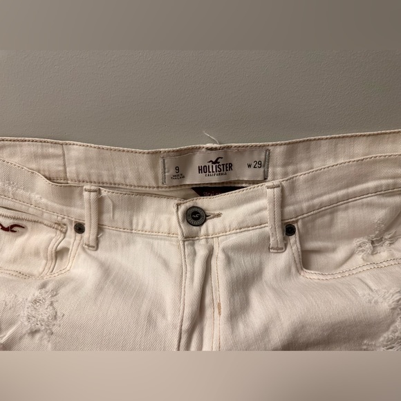 Brand: Ambercrombie + Fitch
Size: 29 or 9
Length: 32-33
Condition: EUC - Picture 3 of 5